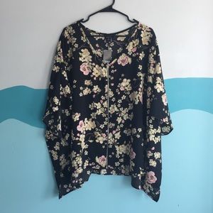 Torrid Plus Size Zip Slit Side Top Black Floral 2